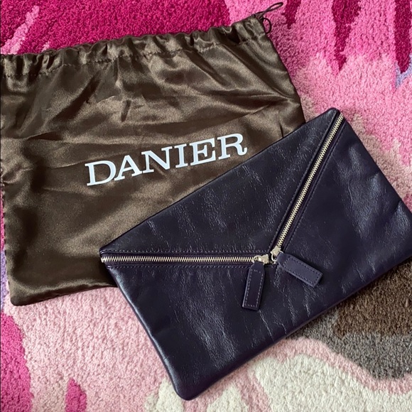 Danier leather envelope clutch - Picture 5 of 6